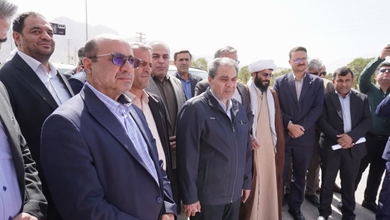  ادای احترام معاون وزیر بهداشت به مقام شامخ شهدای شهرستان لردگان