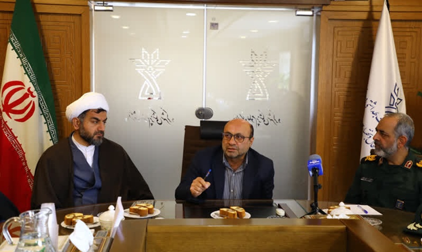 تجلیل فرمانده سپاه پاسداران از خدمات کادر سلامت استان